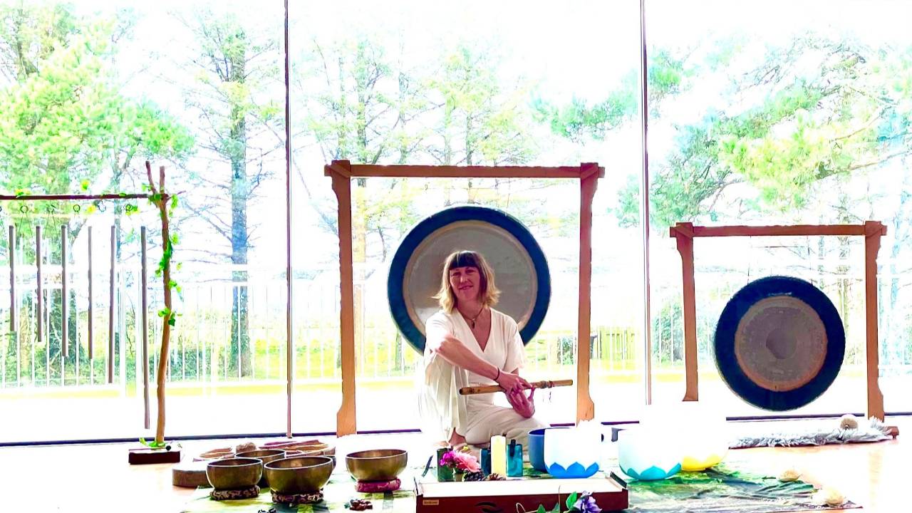 Katherine Collinge - Sound Healing in Cornwall, Port Isaac, UK