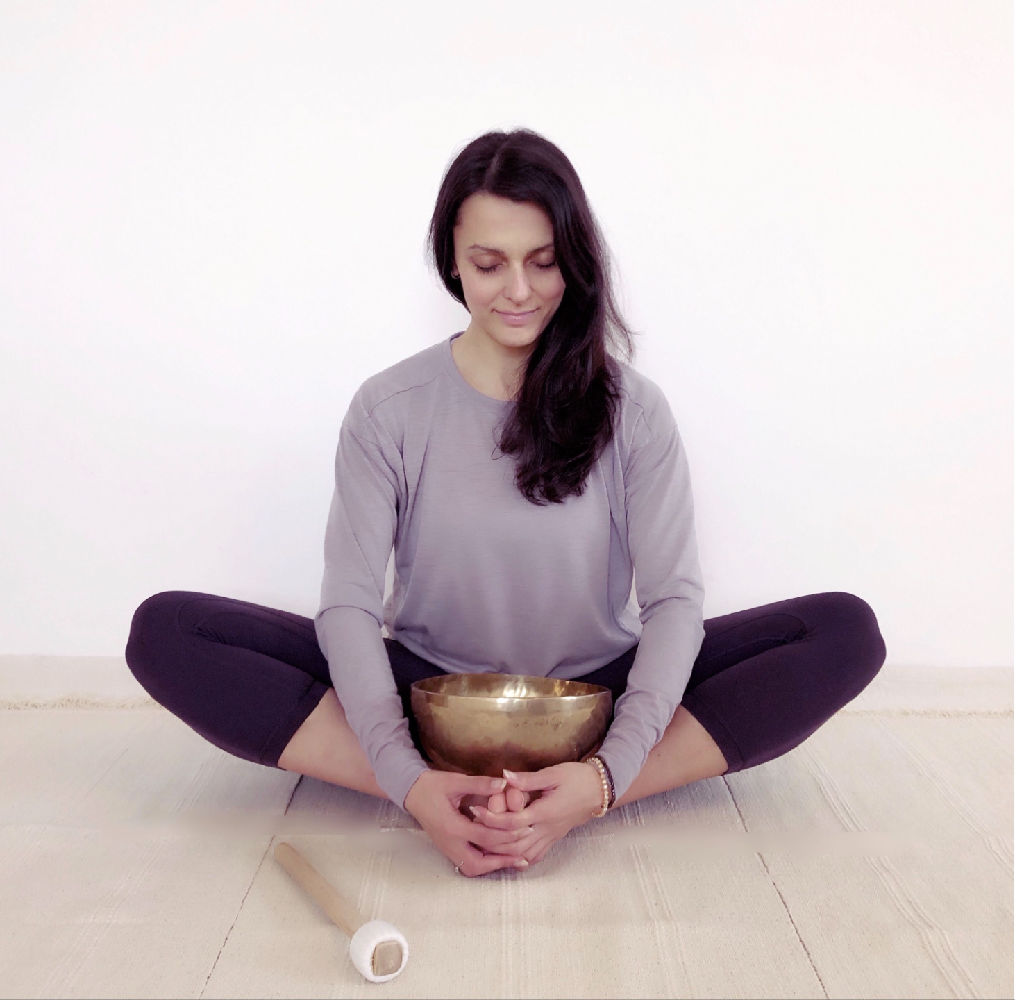Sound Healing practitioner Hana Bartošov