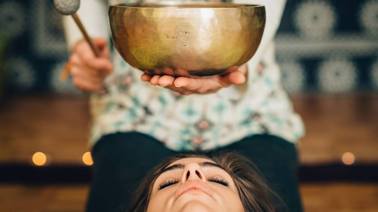 Woman giving a sound healing academy review for the Level 1 foundations of integral sound healing certified workshop course